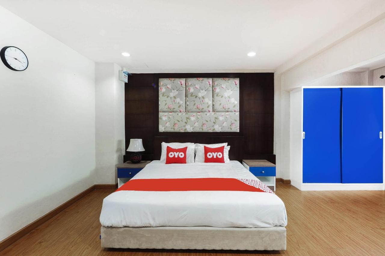 Oyo 995 Blue Cafe Apartment Чиангмай Екстериор снимка