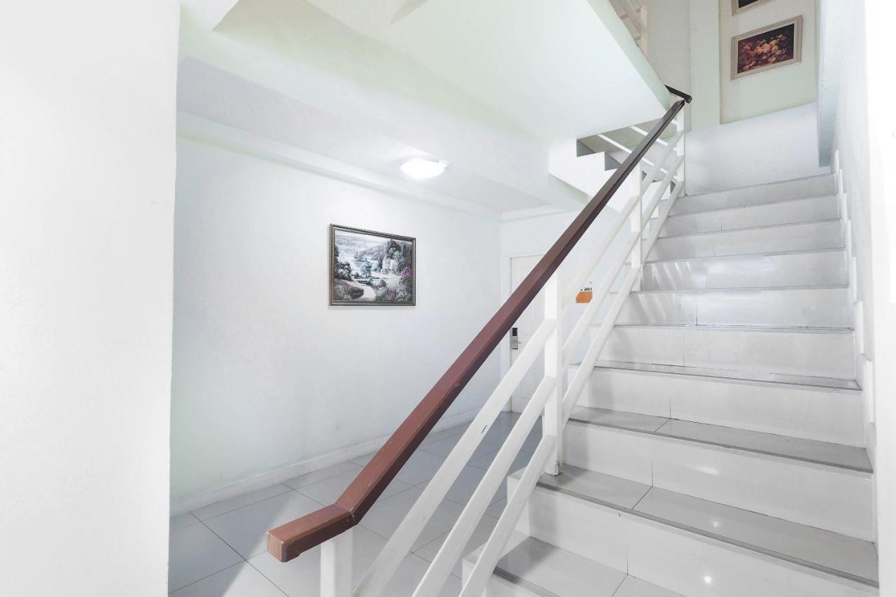 Oyo 995 Blue Cafe Apartment Чиангмай Екстериор снимка